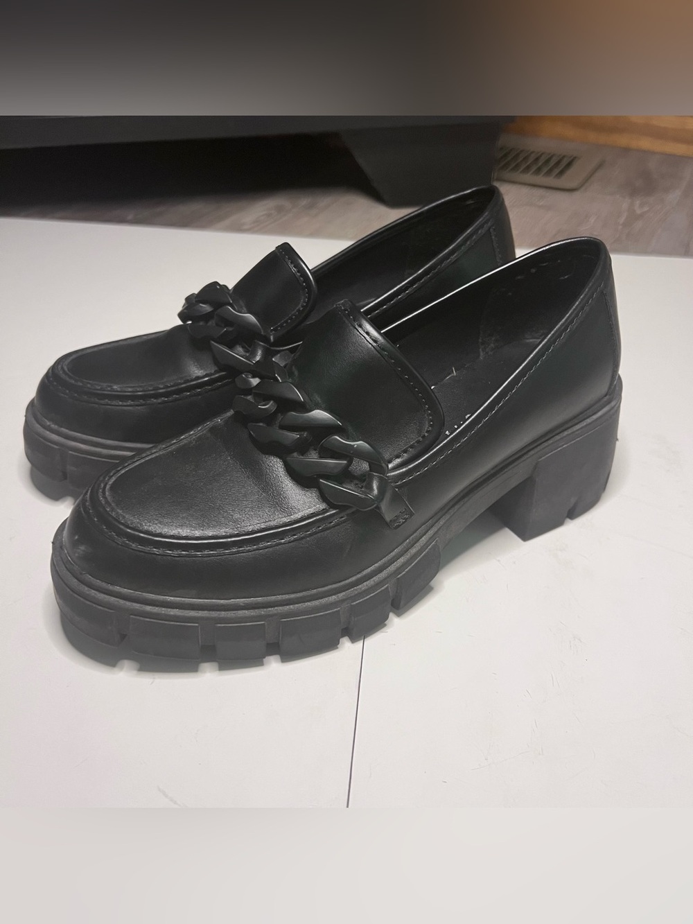 Madden Girl Black Chunky-Chain Lug Loafers